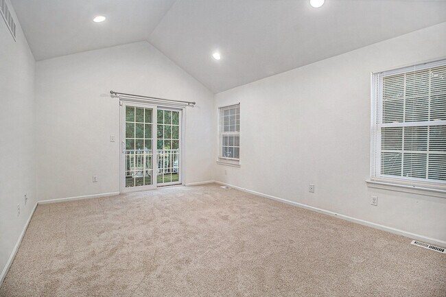 Building Photo - 4442 Hillside Dr