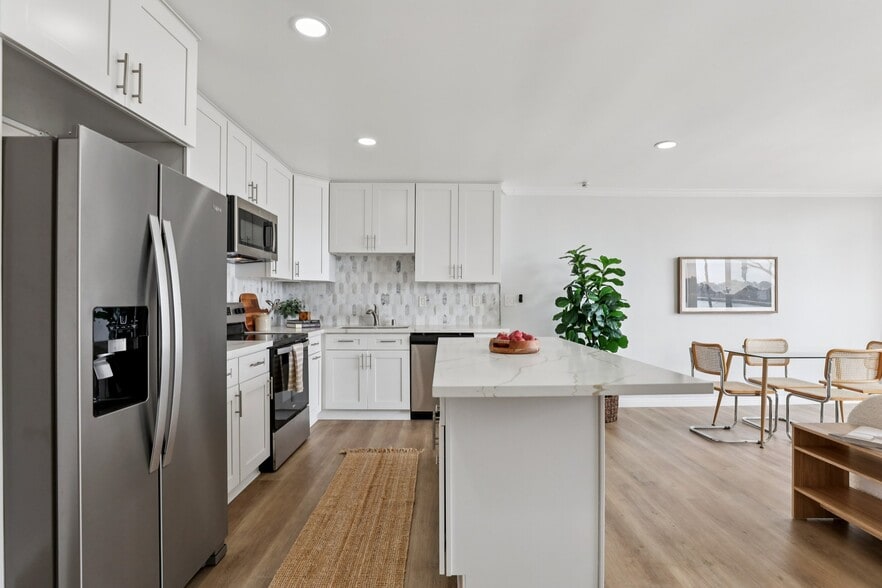 Building Photo - 383 Bay Shore Ave