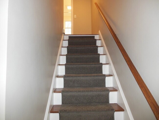 Building Photo - 84 Hooper Rd