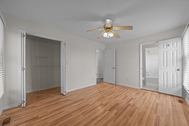 Building Photo - 340 Circle Dr