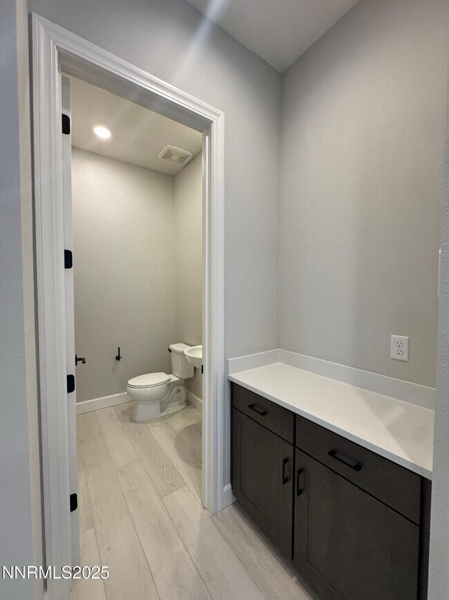 Building Photo - 1521 Golf Club Dr