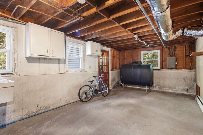 Building Photo - 677 Woodtick Rd