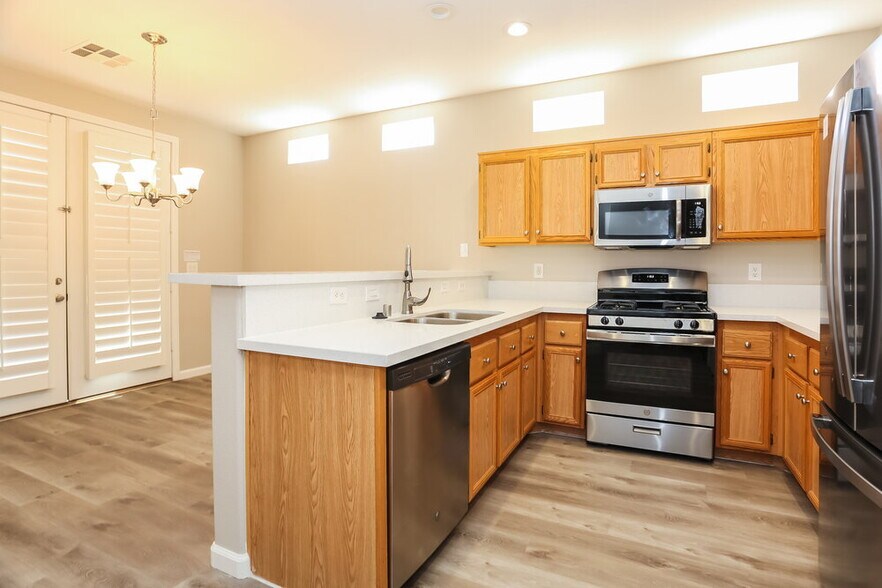 Building Photo - 5284 Vine Hill Ct