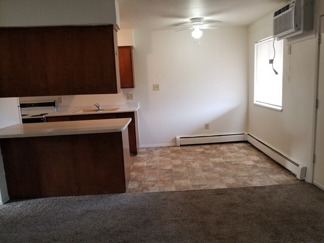 Interior Photo - 460 GROVE