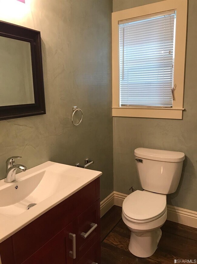 Building Photo - 188 Winfield St