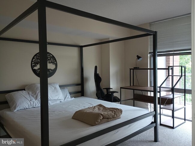 Building Photo - 11800 Sunset Hills Rd