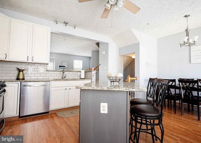 Building Photo - 9736 Morningview Cir