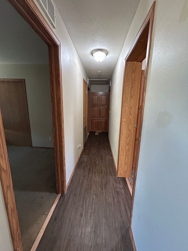 Building Photo - Cute 3 bedroom Duplex for Rent!