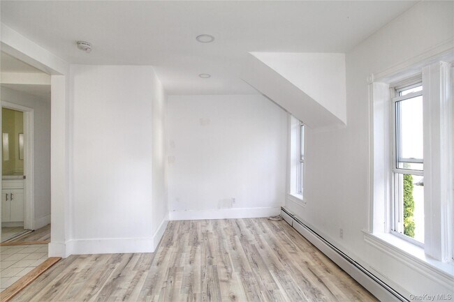 Building Photo - 35 S Lawn Ave