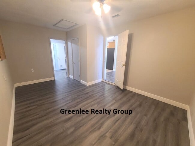 Building Photo - Updated 3 bed/2 bath home in Seven Springs...