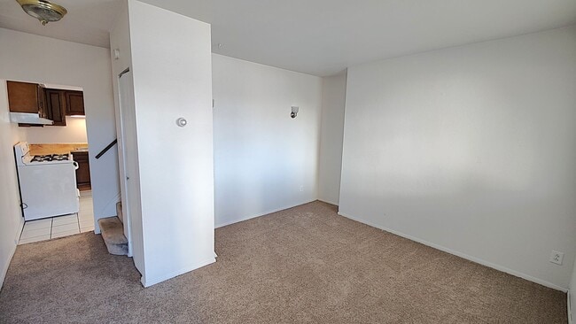 Building Photo - *Recently Updated 2BD/1.5BA Single Family Home Available for Rent in Mt Washington*