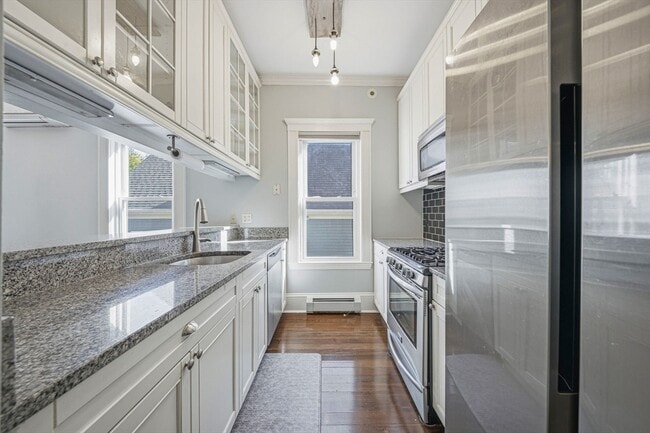 Building Photo - 33 Adams St