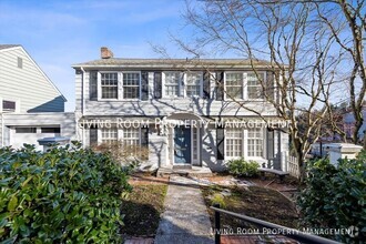 Building Photo - Classic Cape Cod With Views from the SW Hills