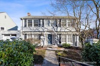 Building Photo - Classic Cape Cod With Views from the SW Hills