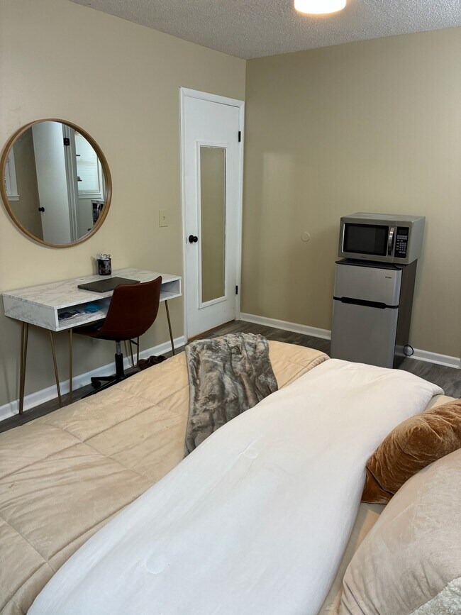 Building Photo - 410 Etowah Ave