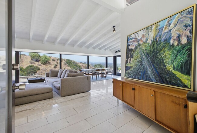 Building Photo - 1255 Rancheros Rd