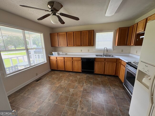 Building Photo - 609 Windcrest Dr