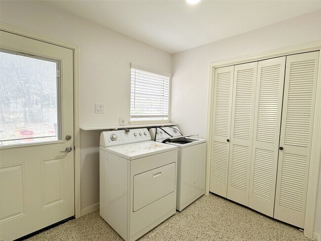 Building Photo - 24342 Webb St