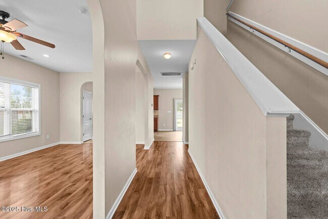 Building Photo - 4 Bedroom Home In Carolina Plantation!