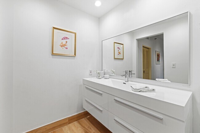 Building Photo - 2211 Fisher Island Dr