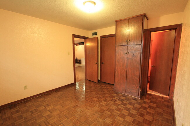 Building Photo - 3 BEDROOM, 2.5 BATHROOM CONDO IN METAIRIE