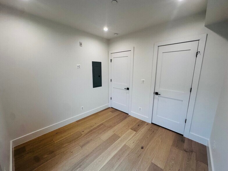 Building Photo - 1658 K St NE