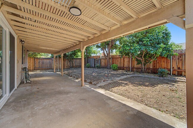 Building Photo - 2 Bedroom 2 bathroom Northside of Yuba City