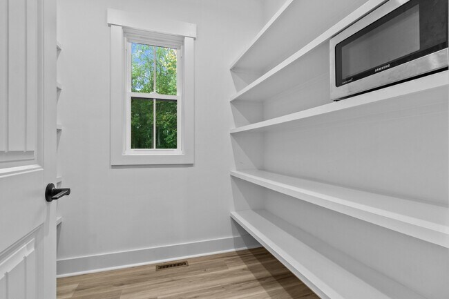 Building Photo - 14 Wisteria Way