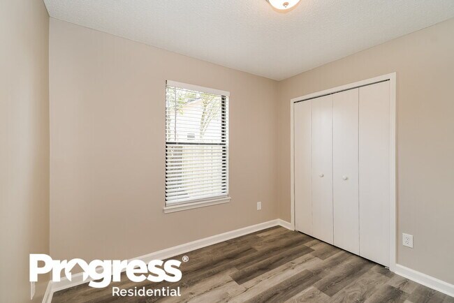 Building Photo - 13120 Leatherleaf Dr S