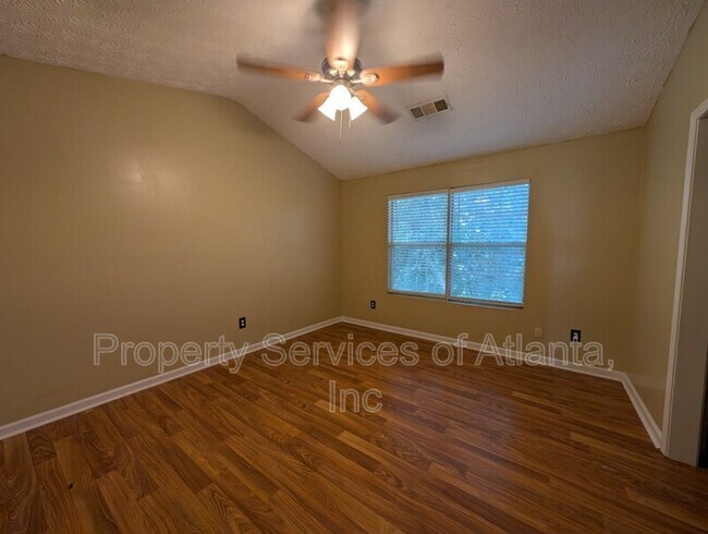 Building Photo - 314 Country Club Dr