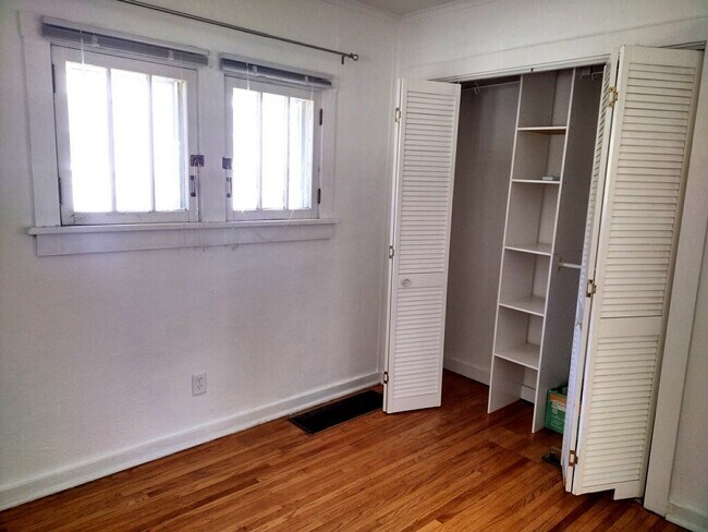 1 BR - 1837 Sheridan St