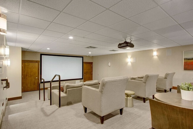 Building Photo - 460 E 400 S