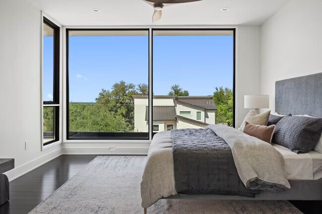 Building Photo - 2109 Barton Hills Dr