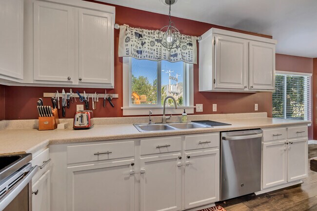 Building Photo - 6790 Greenfield Ln