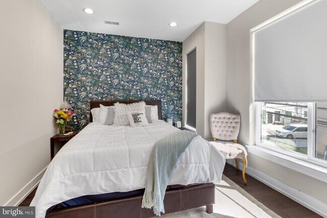 Building Photo - 2707 W Stiles St