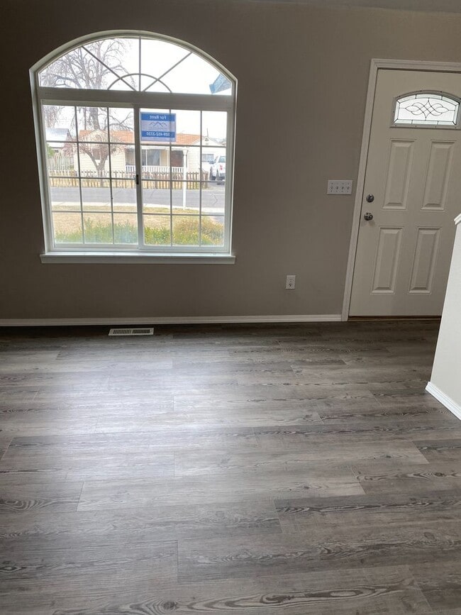 Building Photo - 1915 Cornell Ave