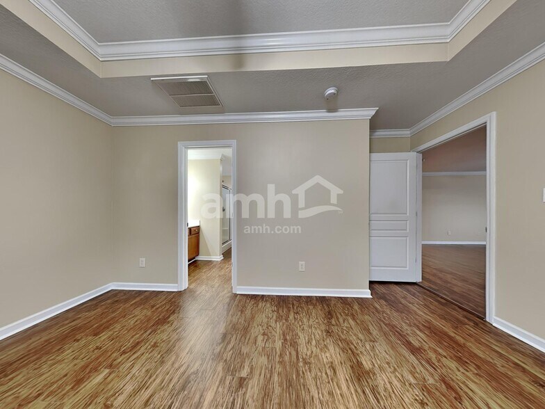 Building Photo - 6228 E McMillan Creek Dr