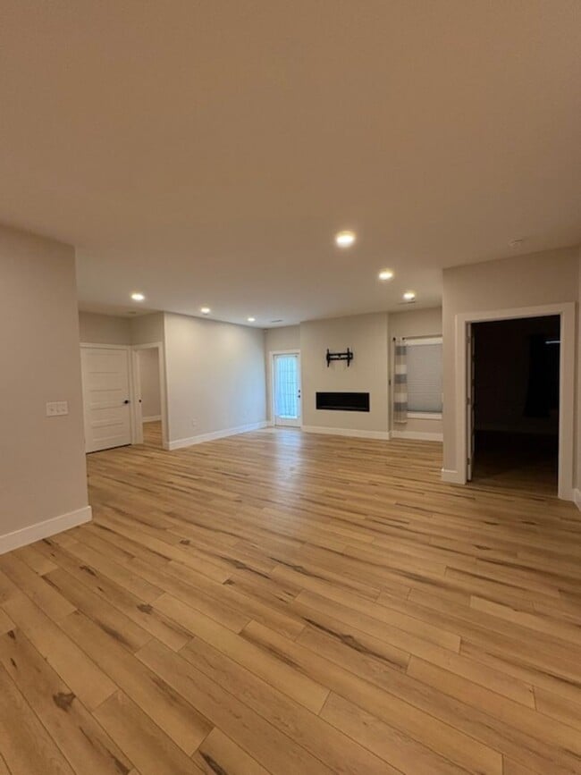 Building Photo - 1038 Patriot Landing Dr