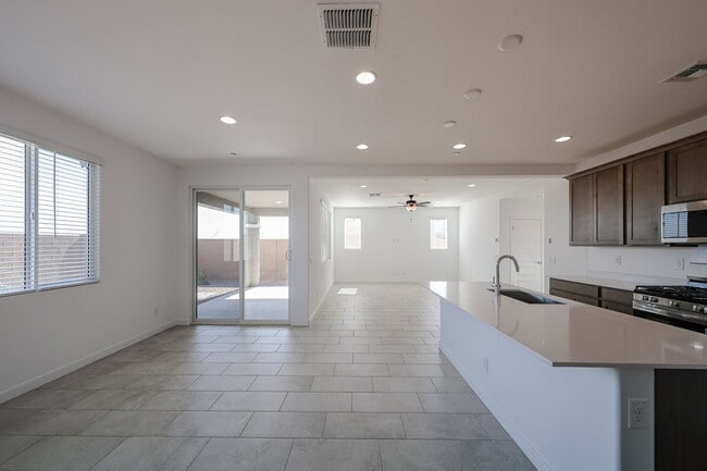 Building Photo - 4-Bedroom Home in Mystic at Lake Pleasant