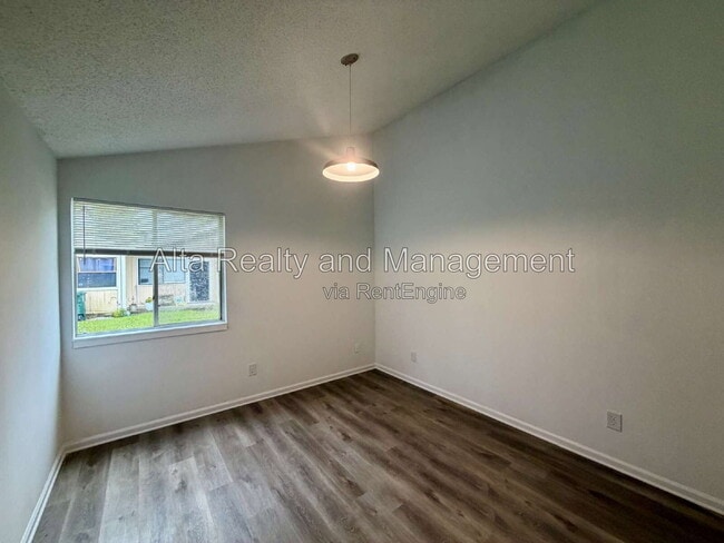 Building Photo - 8113 San Jose Manor Dr E
