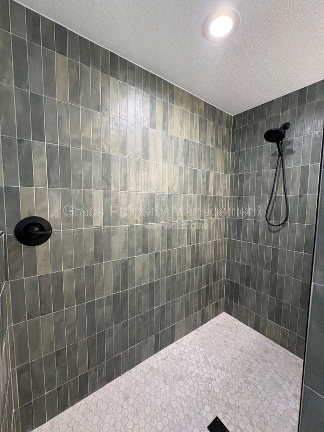 Building Photo - 2900 Pontiac St