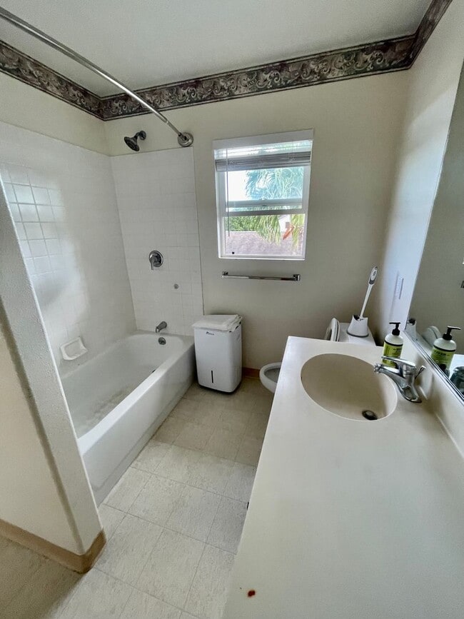 Building Photo - Ocen Pointe Potenial 3 Bedroom Home for Re...
