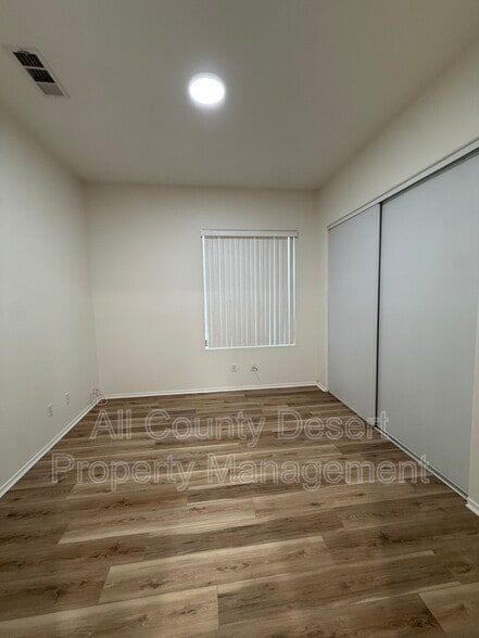Building Photo - 74594 Moss Rose Dr