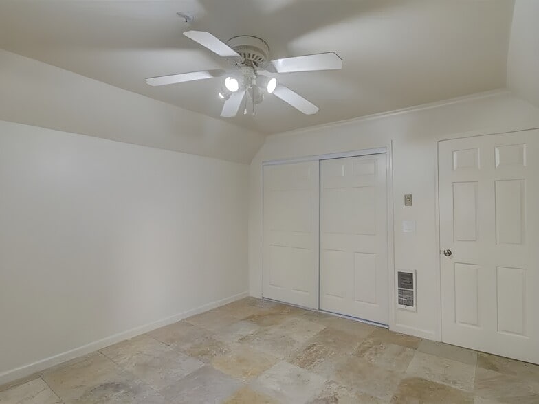 Building Photo - 3550 Lebon Dr