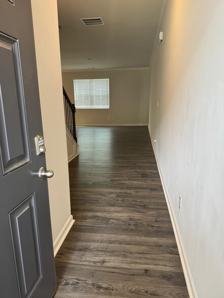 Building Photo - 5135 Tulip Sq