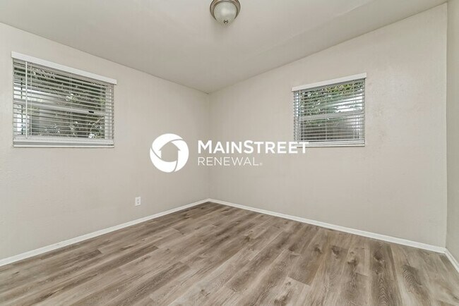 Building Photo - 3 Bedroom Pet-Friendly Home in Tampa, FL with Main Street Renewal