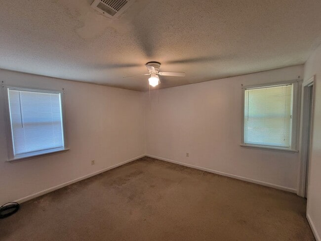 Building Photo - 2803 Ptarmigan Rd