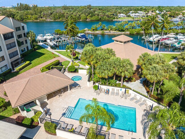 Building Photo - 533 Oak Harbour Dr