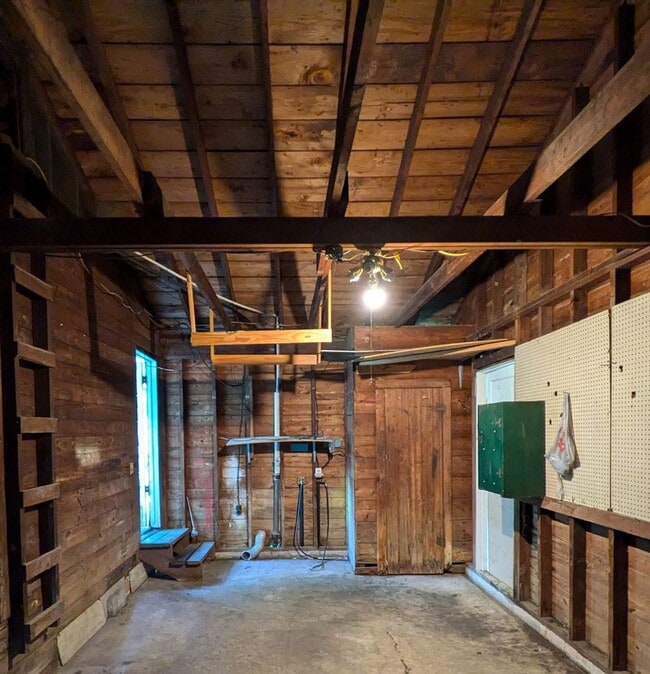 Building Photo - 5180 Chambers St