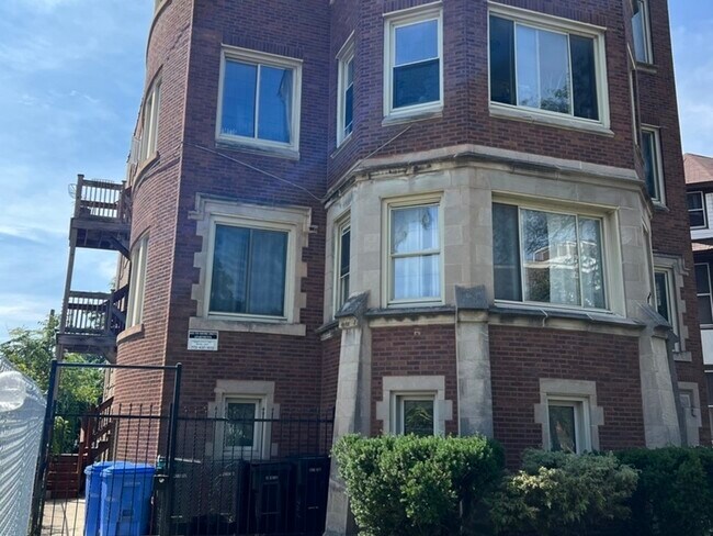 Building Photo - 7412 S South Shore Dr